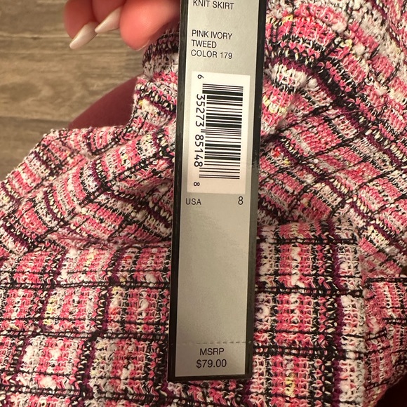 Tahari Skirt Suit - New with tags - Pink Tweed - Size 4/8 - Picture 3 of 3